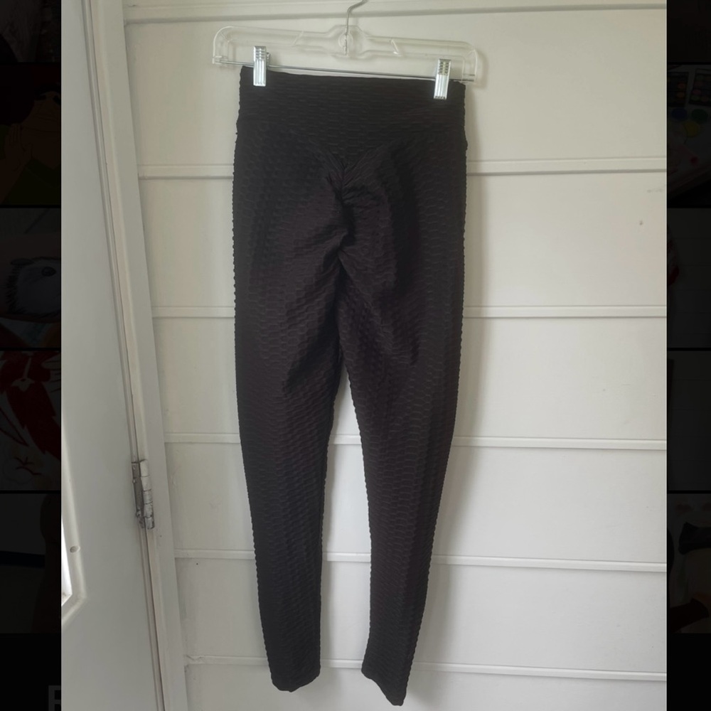 Viral TikTok “Booty Scrunch” Honeycomb Textured Athletic Leggings